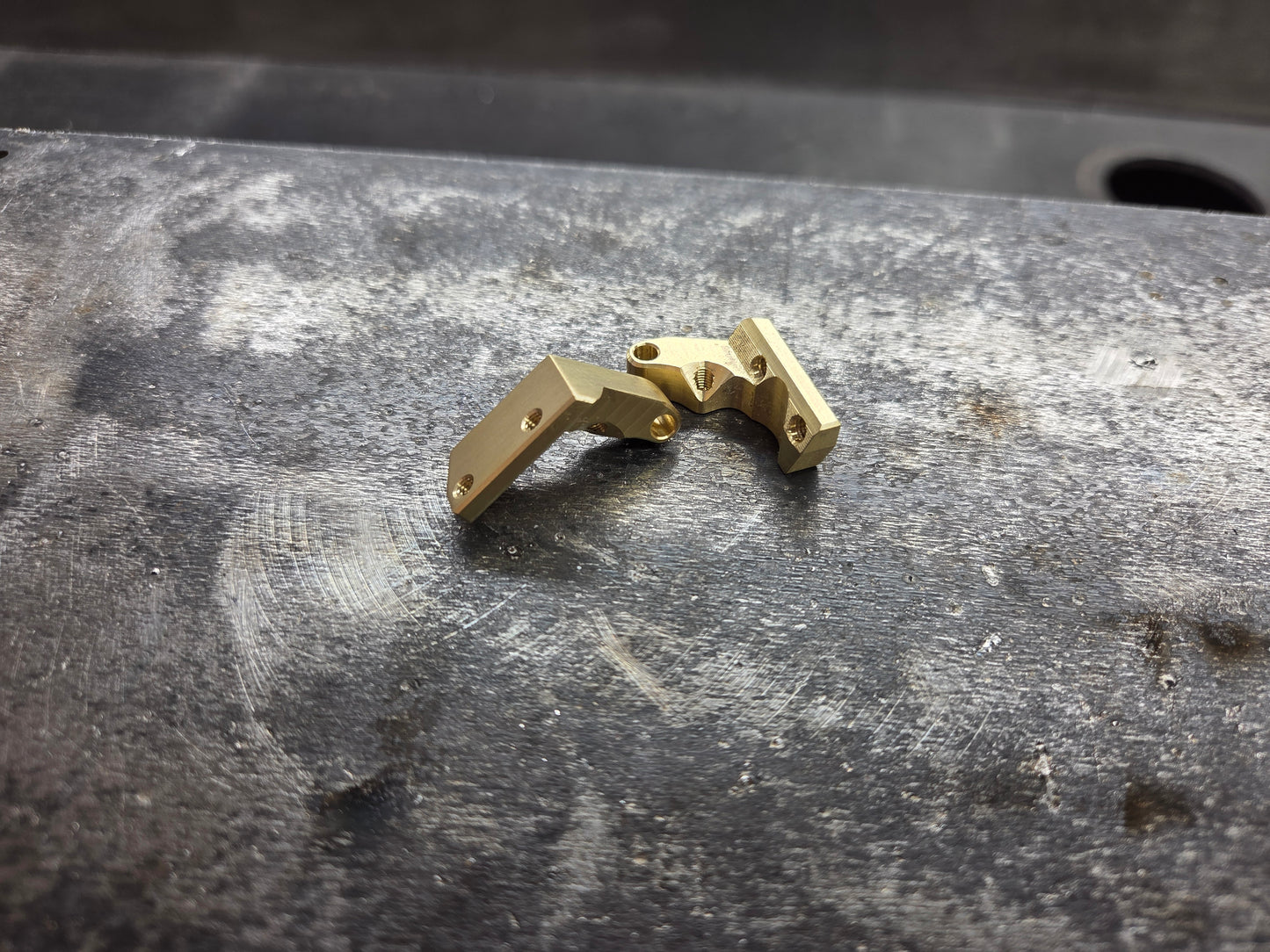 D44 Narrow Front Brass Leaf Mount