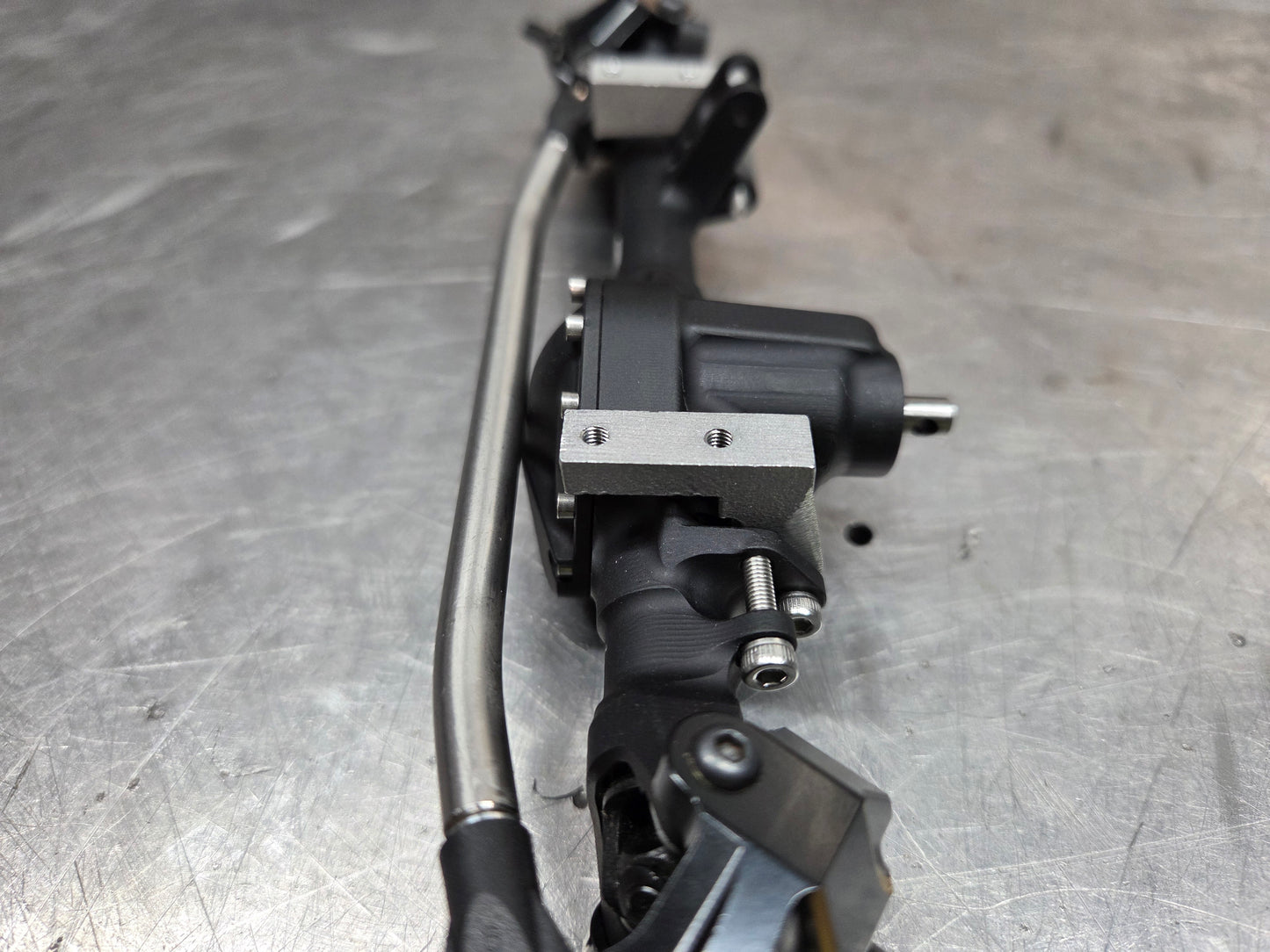 D44 Front Centered Leaf Mount