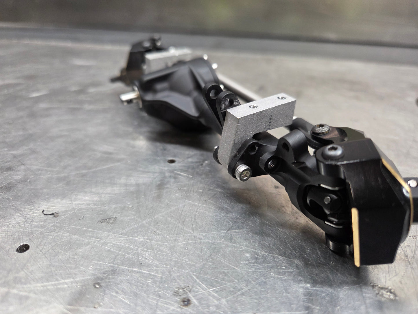 D44 Front Centered Leaf Mount