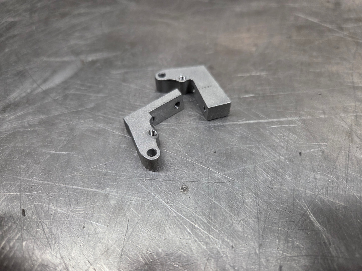 D44 Front Centered Leaf Mount