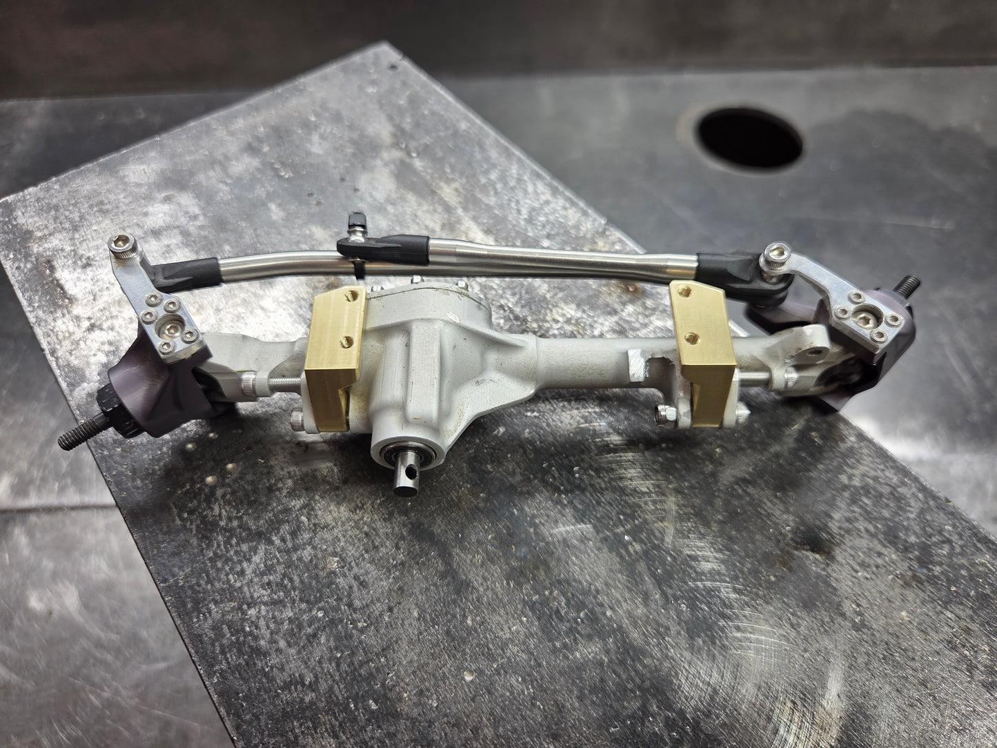 D44 Narrow Front Brass Leaf Mount