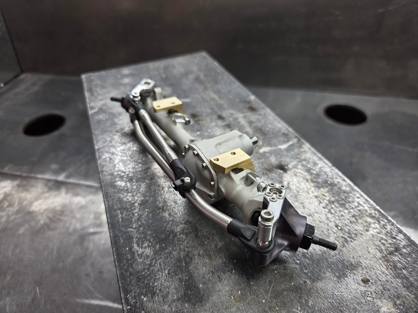 D44 Narrow Front Brass Leaf Mount