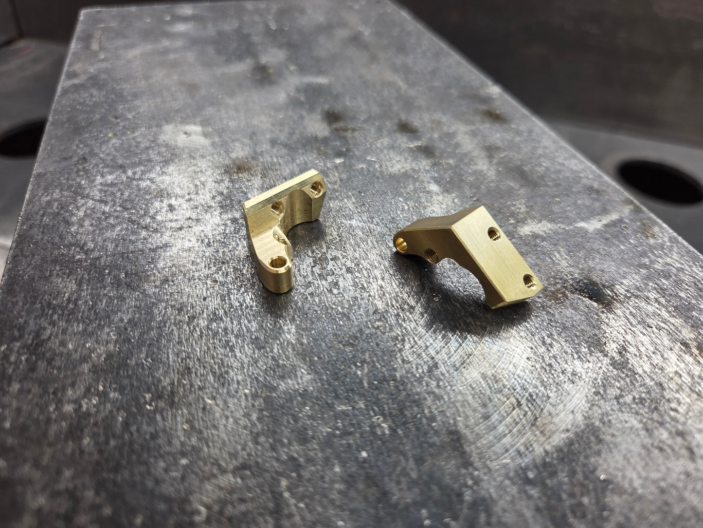 D44 Narrow Front Brass Leaf Mount